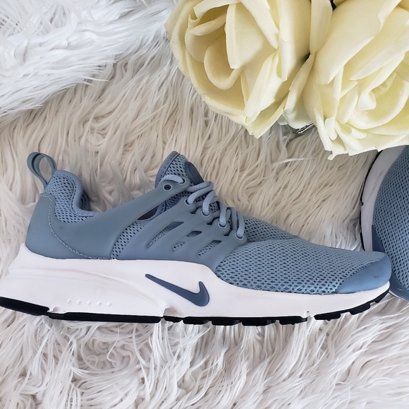 Women's Nike Air Presto - Picture 2 of 6